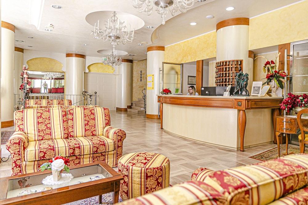 Hotel Metropolitan 벨레지아아지마리나 외부 사진